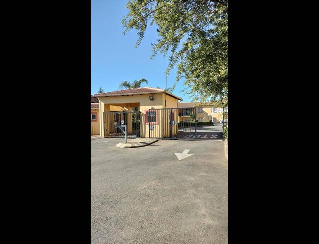 2 BEDROOM TOWNHOUSE FOR SALE IN SUNDOWNER